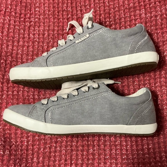 EUC Taos Star Gray Canvas Tie Sneakers Size 9W - Picture 7 of 15